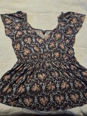 Torrid Floral Ruffle Sleeve Peplum Top in Black and Pink XL